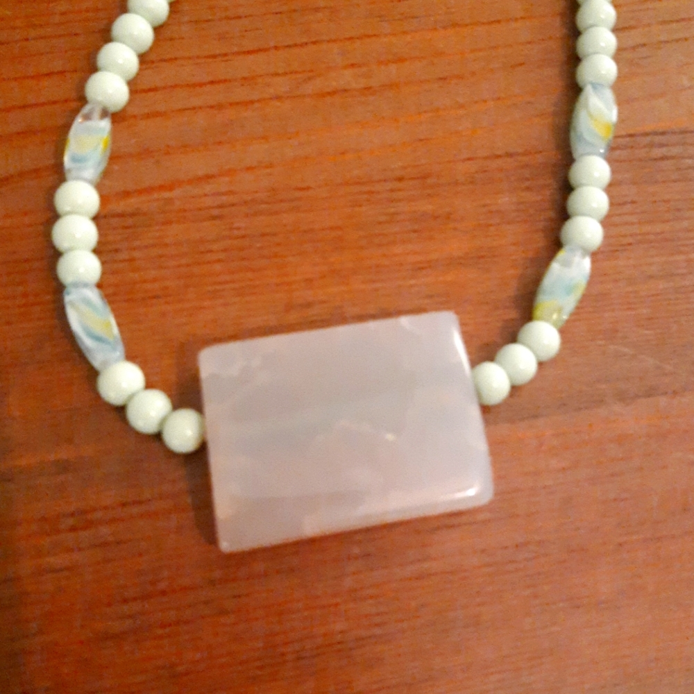 Necklace Prehnite Stones - Picture 2 of 3